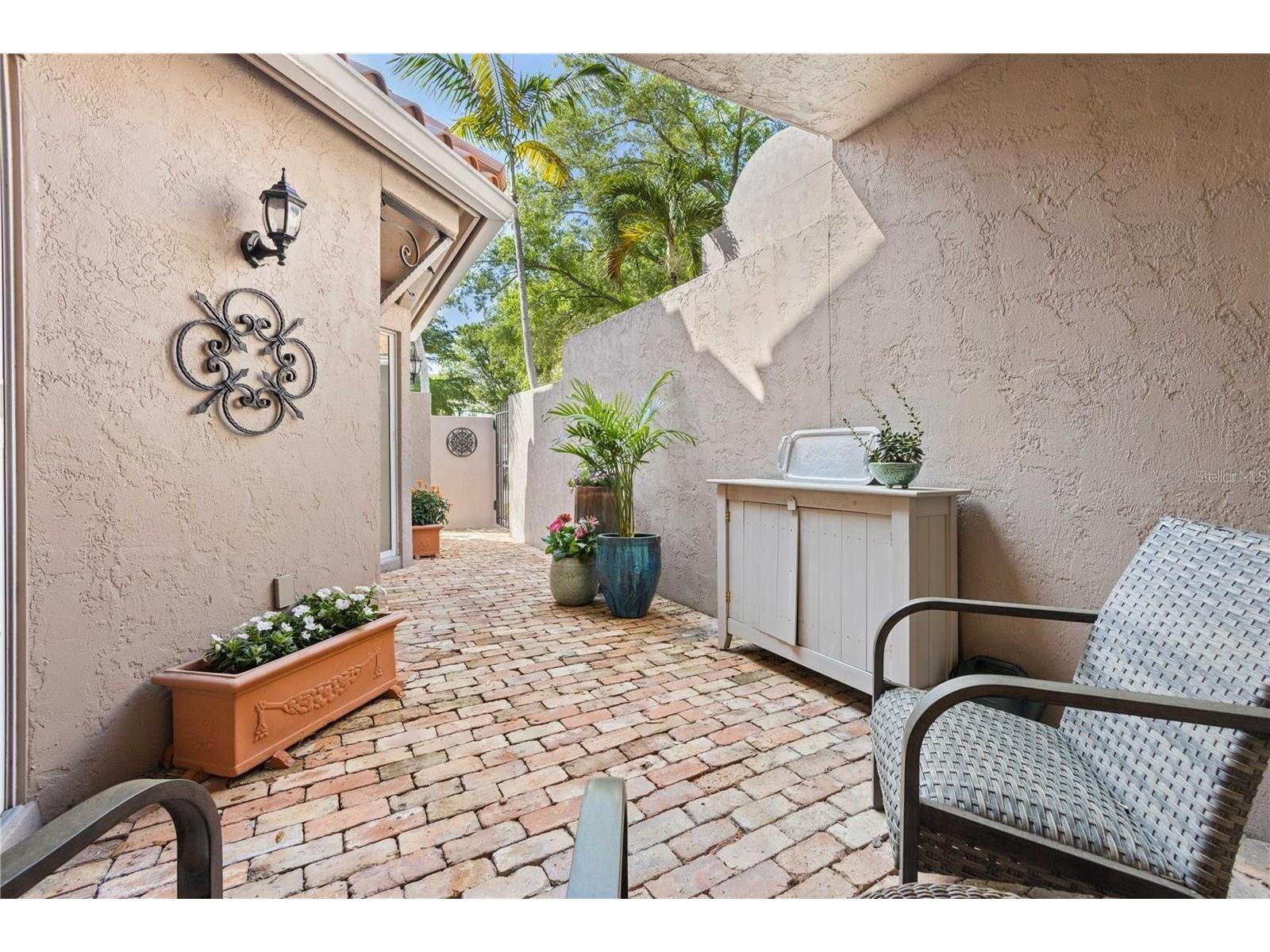 200 Cocoanut Avenue #5 Sarasota FL 34236 A4694848 image3