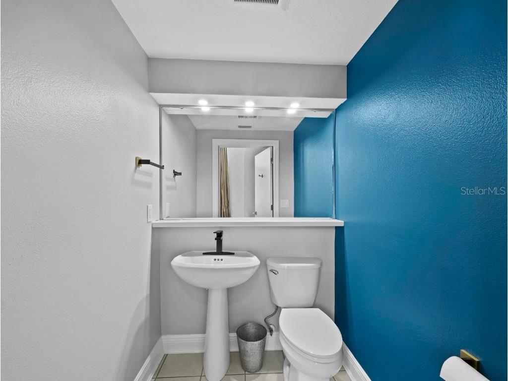 200 Cocoanut Avenue #7 Sarasota FL 34236 A4676689 image17