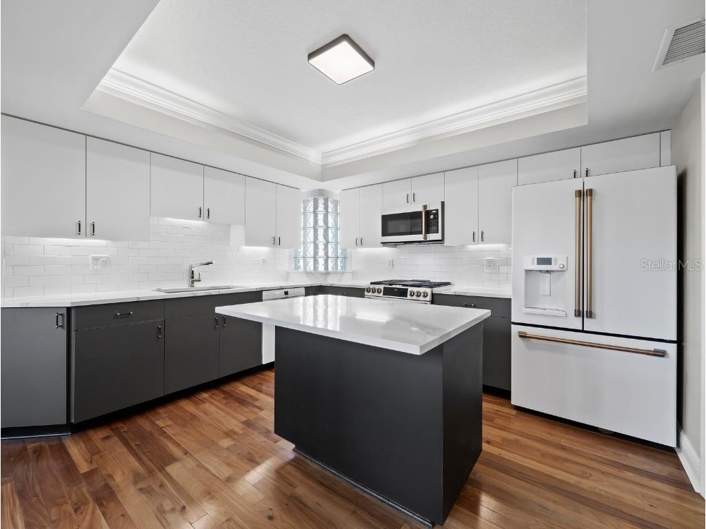 200 Cocoanut Avenue #7 Sarasota FL 34236 A4676689 image22