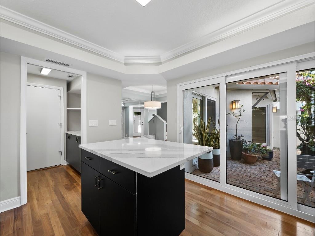 200 Cocoanut Avenue #7 Sarasota FL 34236 A4676689 image26