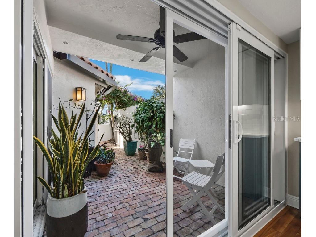 200 Cocoanut Avenue #7 Sarasota FL 34236 A4676689 image27