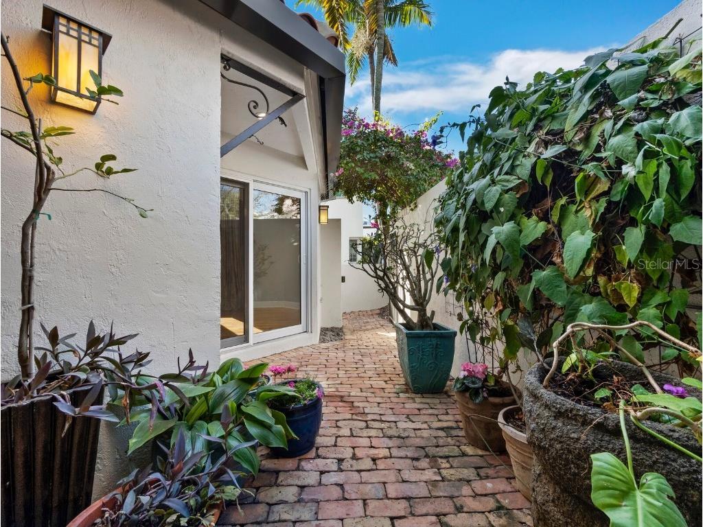 200 Cocoanut Avenue #7 Sarasota FL 34236 A4676689 image28