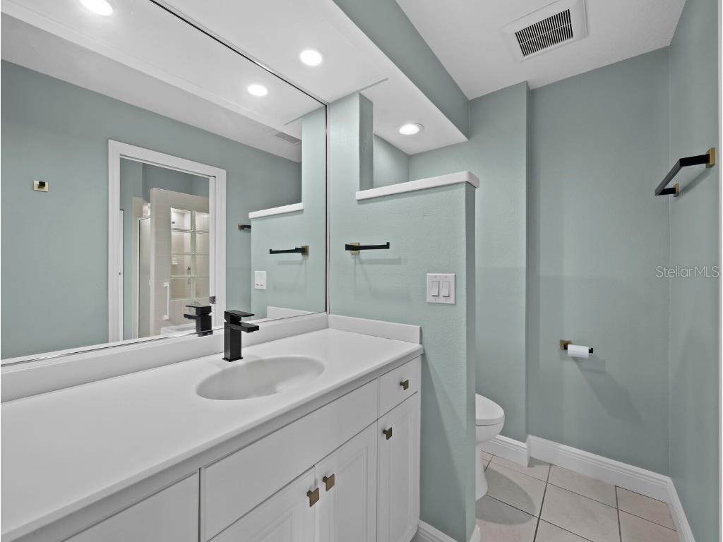 200 Cocoanut Avenue #7 Sarasota FL 34236 A4676689 image37