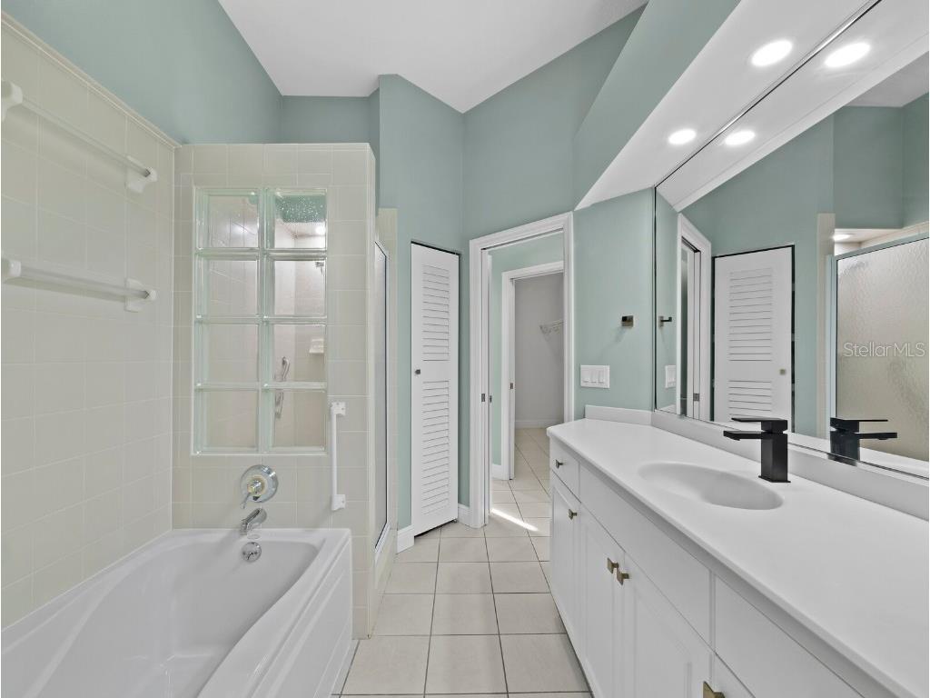 200 Cocoanut Avenue #7 Sarasota FL 34236 A4676689 image38