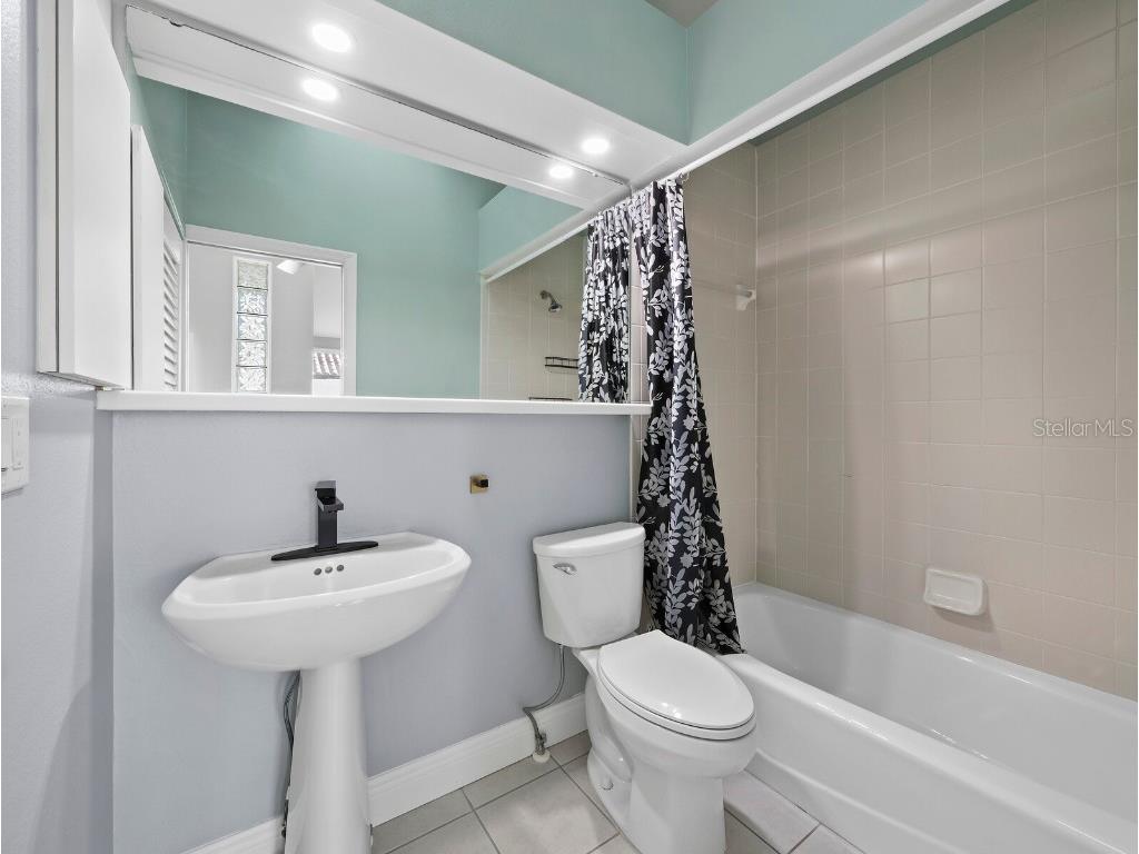 200 Cocoanut Avenue #7 Sarasota FL 34236 A4676689 image45