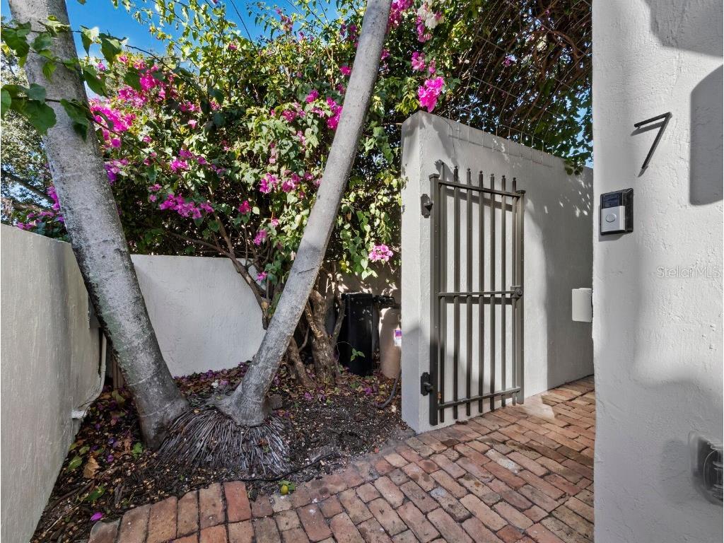 200 Cocoanut Avenue #7 Sarasota FL 34236 A4676689 image6