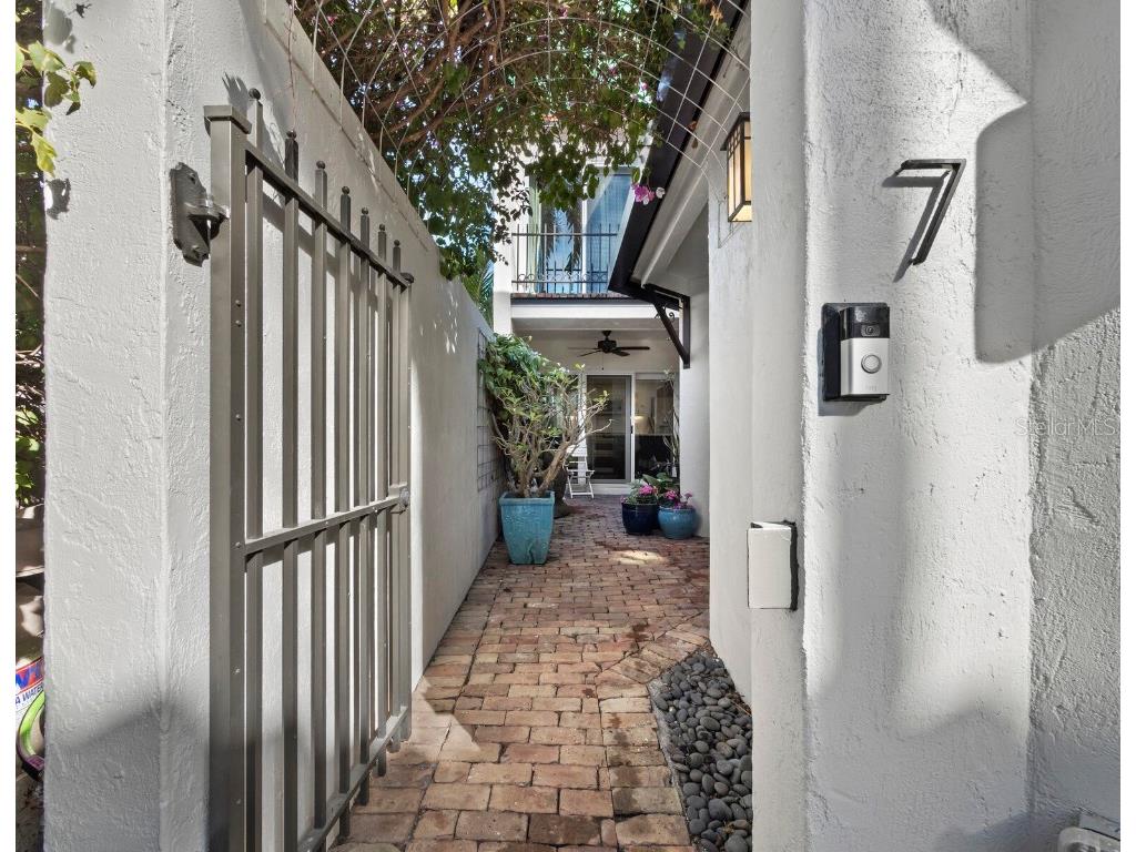 200 Cocoanut Avenue #7 Sarasota FL 34236 A4676689 image7