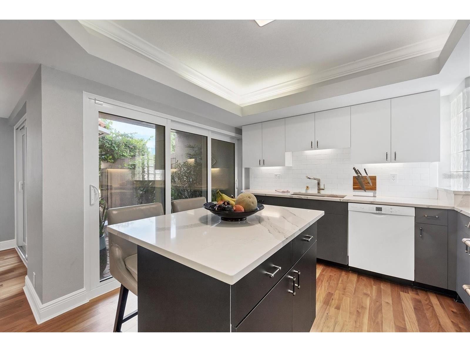 200 Cocoanut Avenue #7 Sarasota FL 34236 A4700963 image3