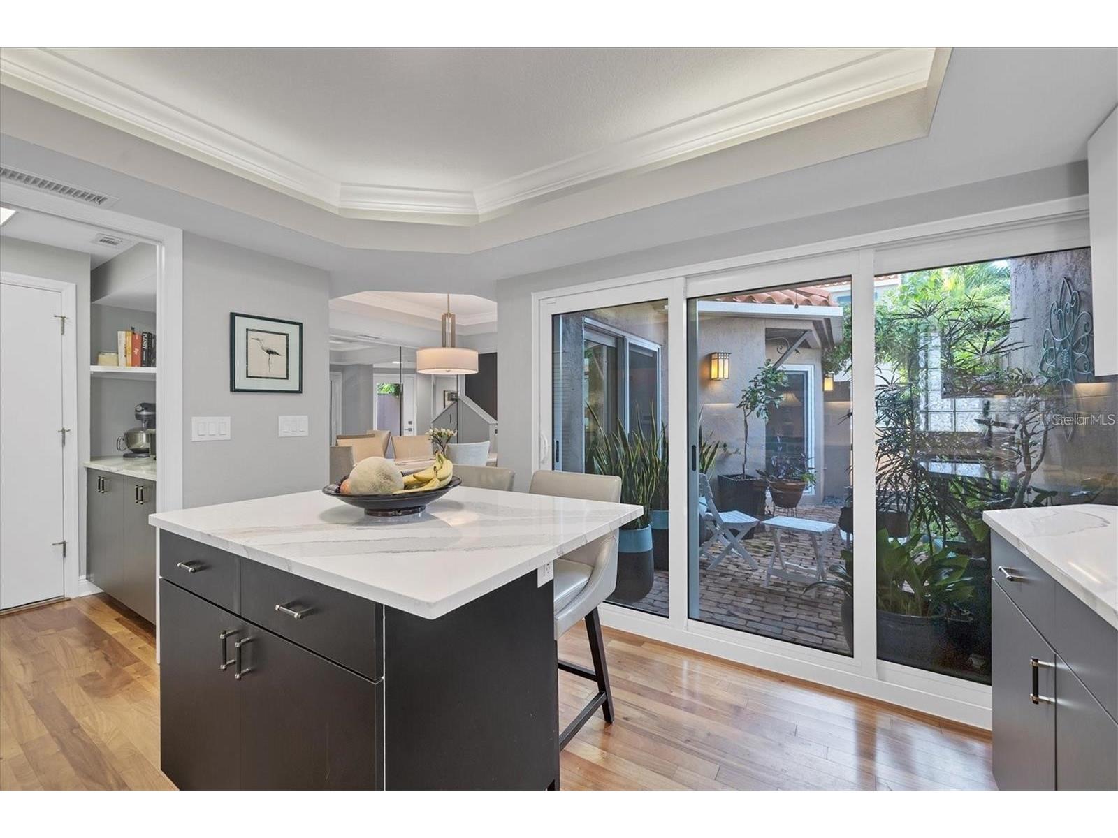 200 Cocoanut Avenue #7 Sarasota FL 34236 A4700963 image4
