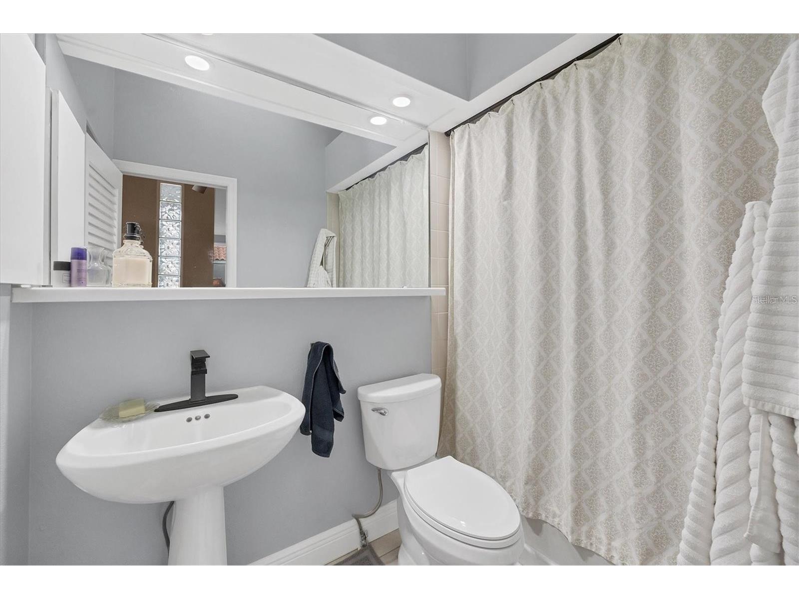 200 Cocoanut Avenue #7 Sarasota FL 34236 A4700963 image8