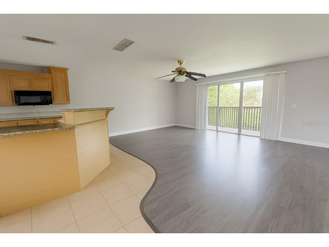 200 Country Club Dr #1302 Largo FL 33771 TB8443656 image3