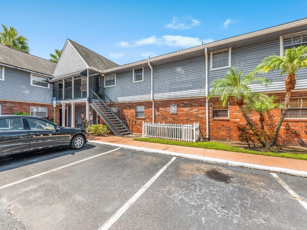 200 Country Club Drive #404 Largo FL 33771 U8177443 image1