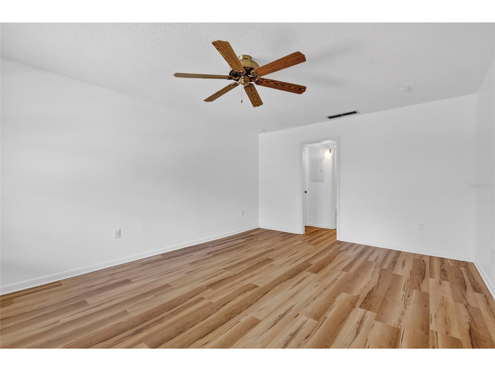 200 E 10th Avenue #8 Mount Dora FL 32757 G5113760 image4
