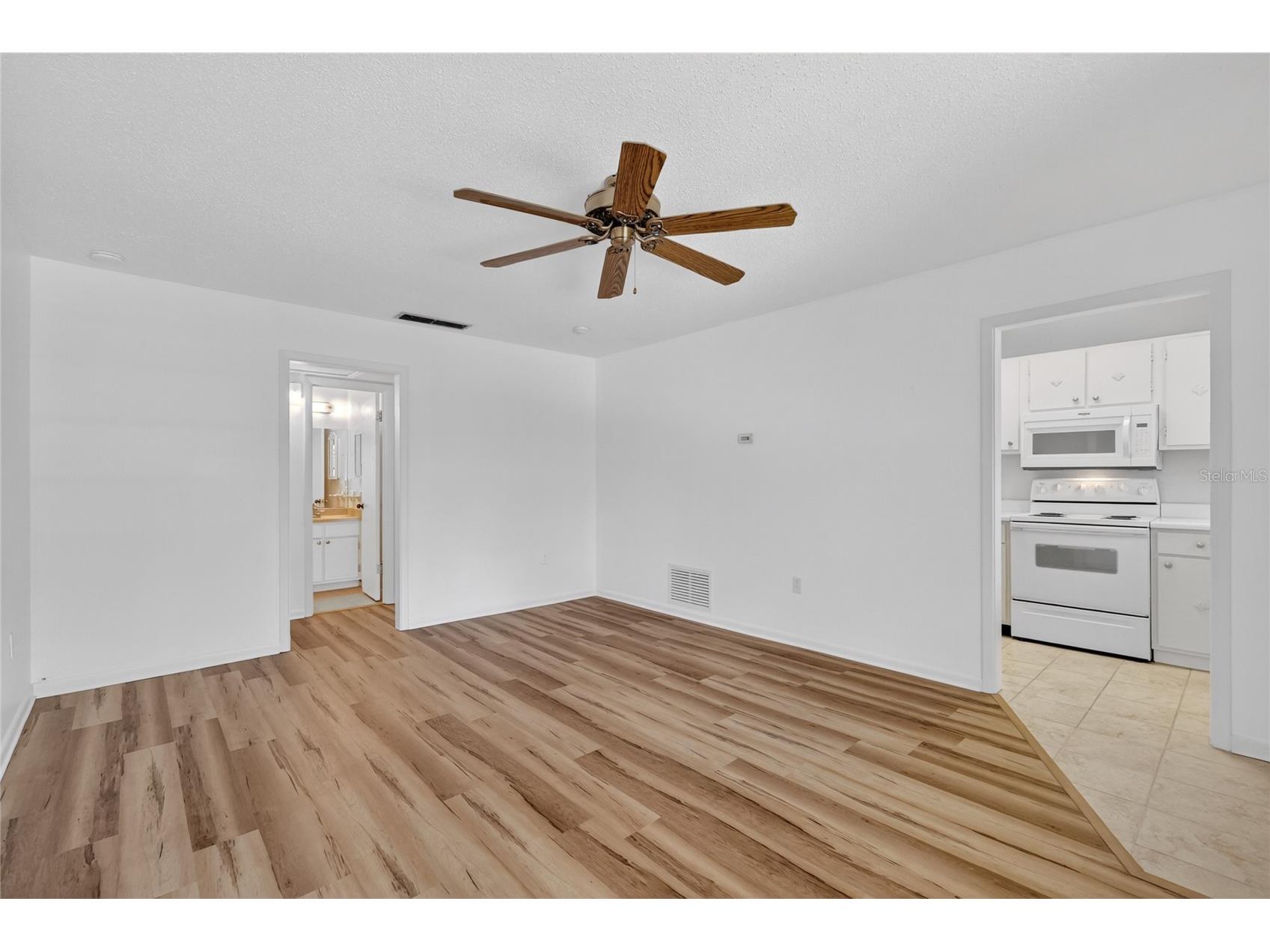 200 E 10th Avenue #8 Mount Dora FL 32757 G5113760 image5