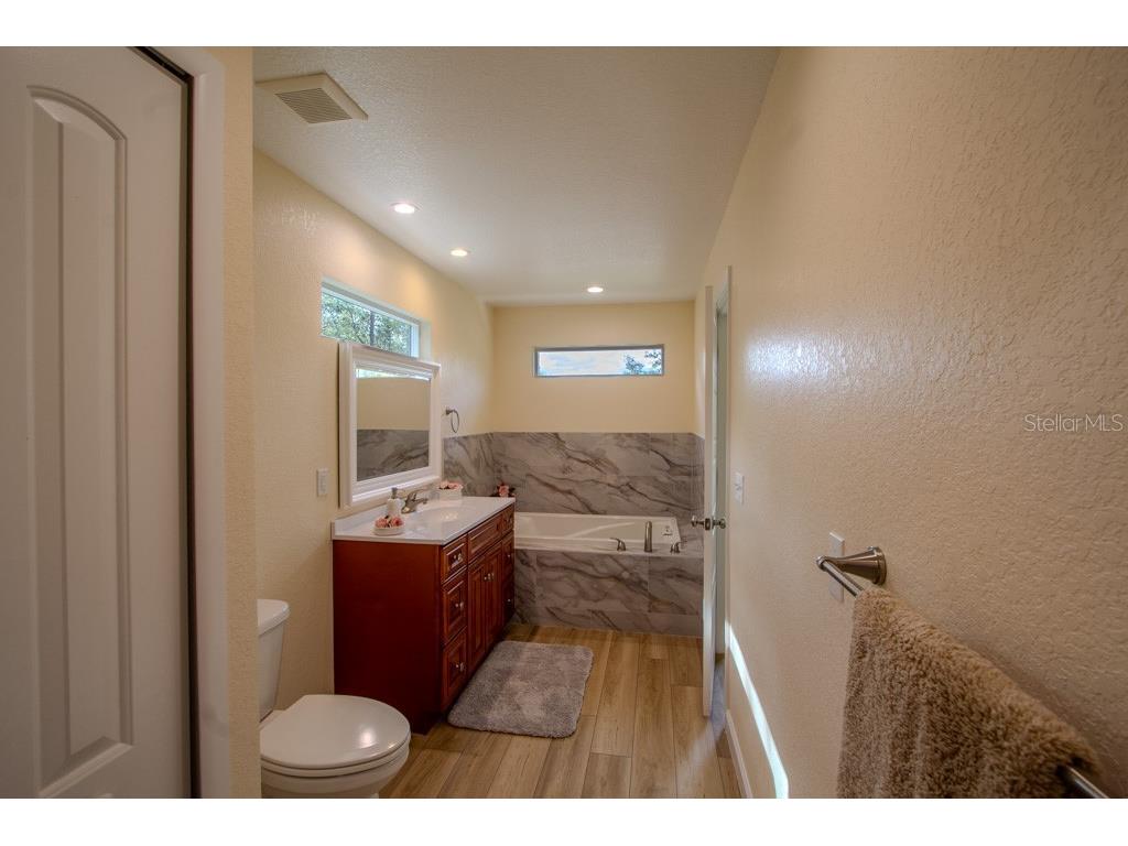 200 Hour Glass Circle Hawthorne FL 32640 - HOUR GLASS LAKE GC528329 image15