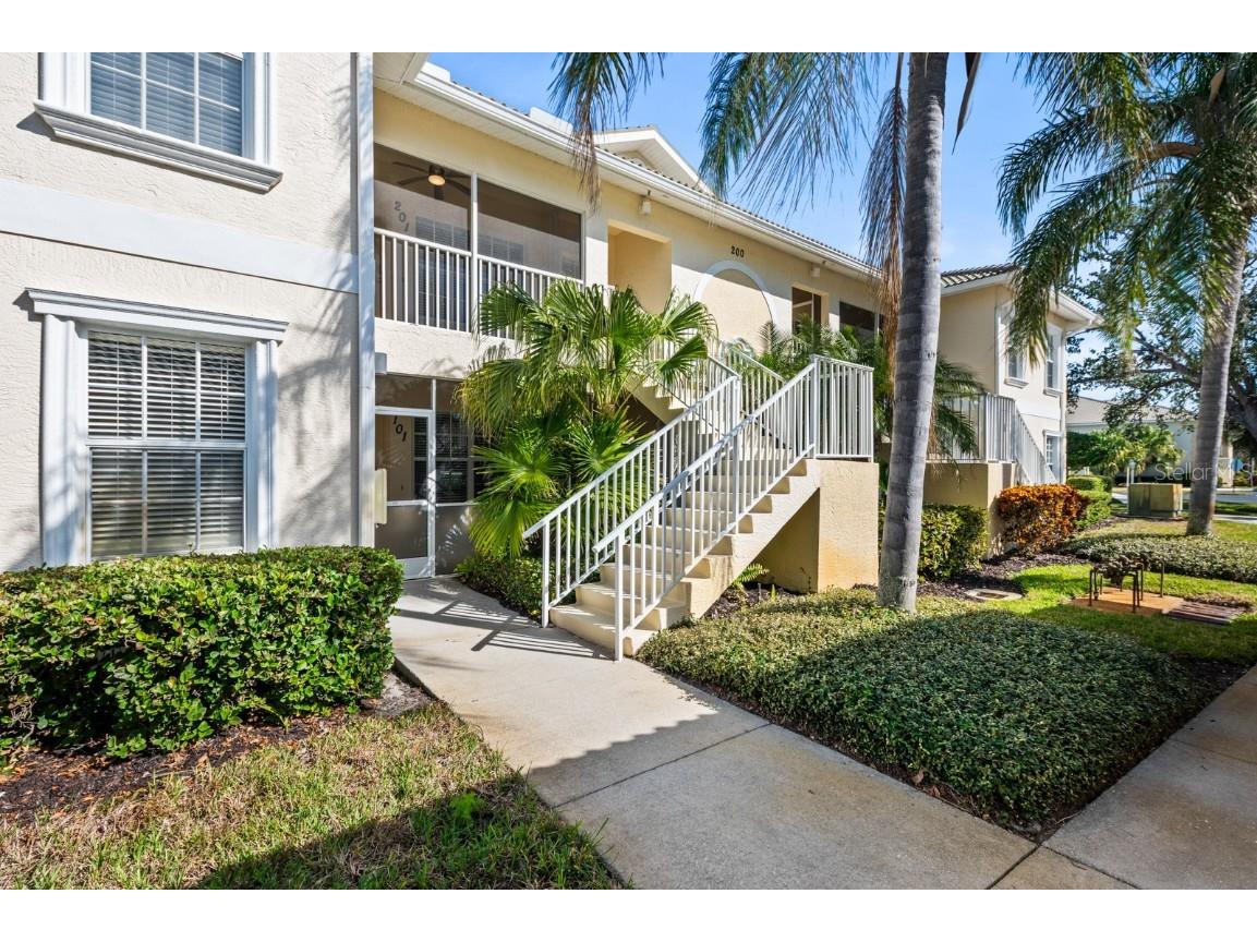 200 Mirabella Circle #201 Venice FL 34292 A4637533 image1