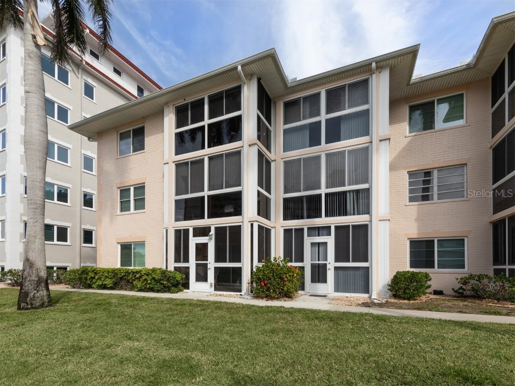 200 The Esplanade N #C17 Venice FL 34285 N6135294 image1