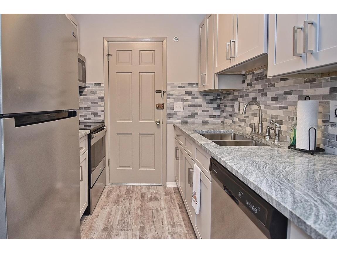 200 The Esplanade N #C19 Venice FL 34285 N6141561 image5