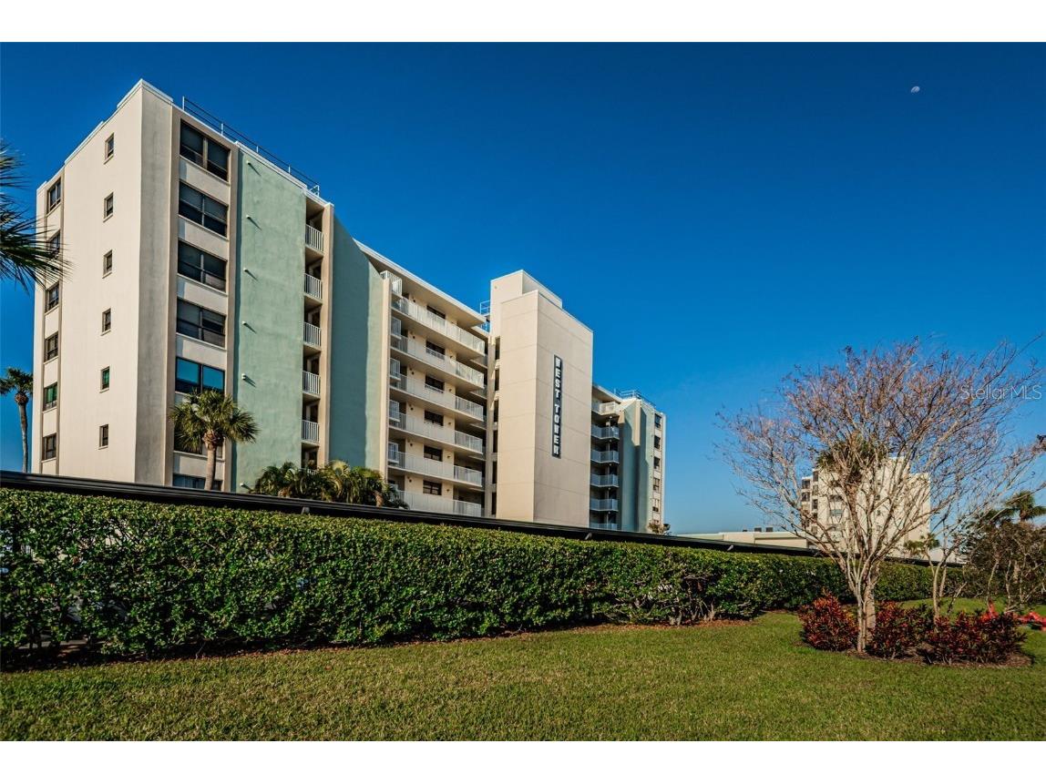 200 Woodette Drive #302B Dunedin FL 34698 U8193554 image1