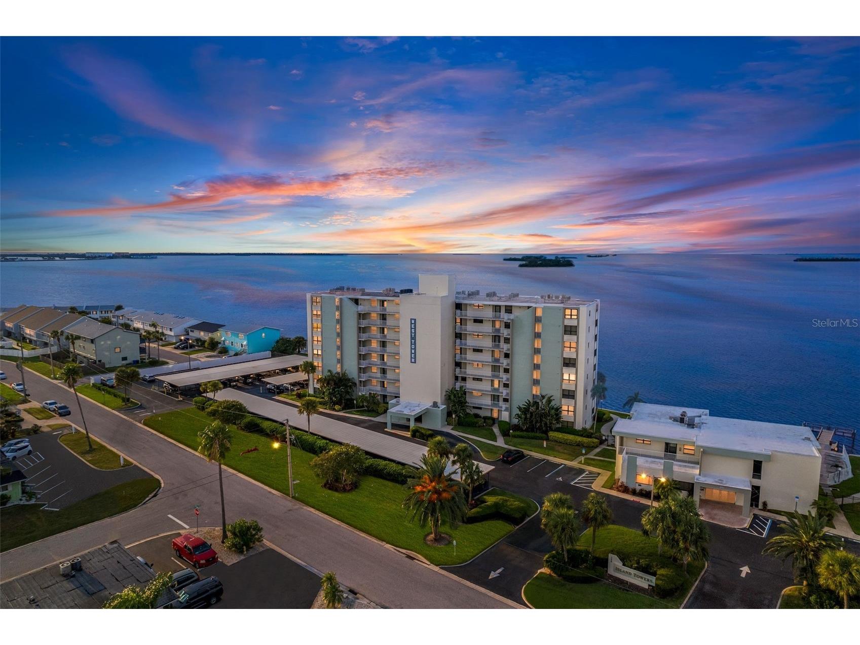 200 Woodette Drive #TR-B (102W) Dunedin FL 34698 - SAINT JOSEPH SOUND U8214853 image1