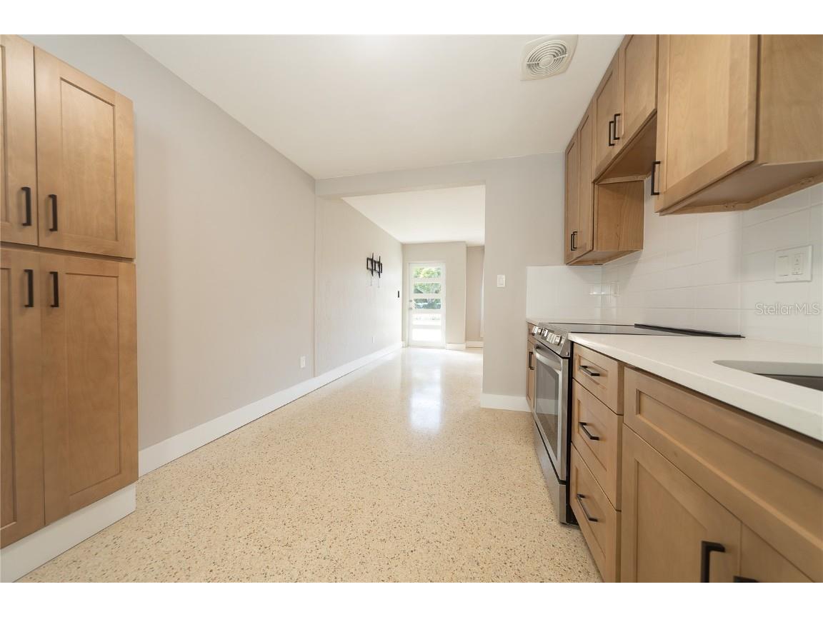 2000 1st Street SE Saint Petersburg FL 33705 TB8457271 image8