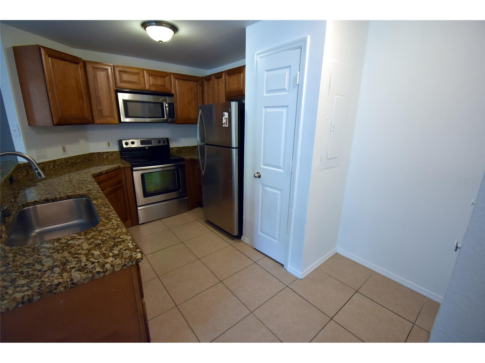 2000 Erving Circle #208 Ocoee FL 34761 O6379450 image2