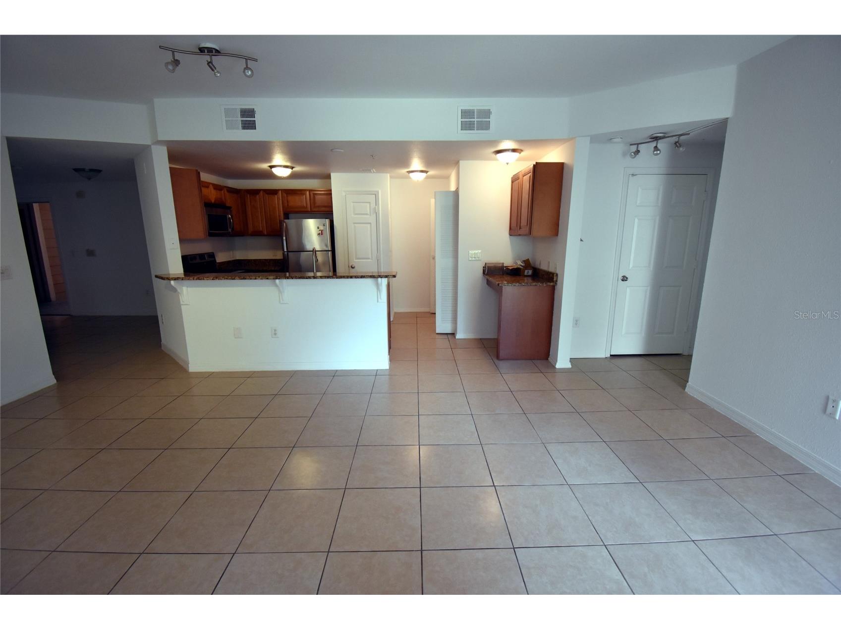 2000 Erving Circle #208 Ocoee FL 34761 O6379450 image4