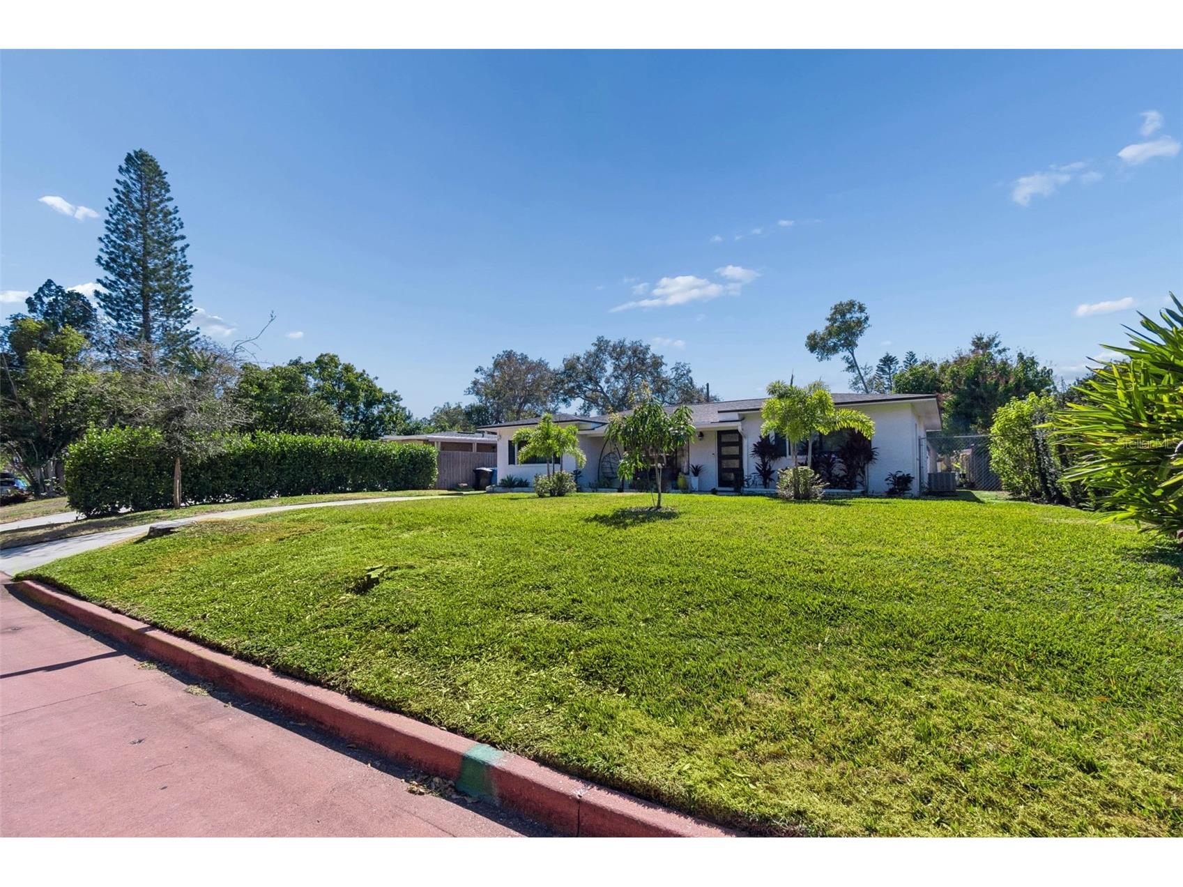 2000 Serpentine Circle S Saint Petersburg FL 33712 TB8470786 image3