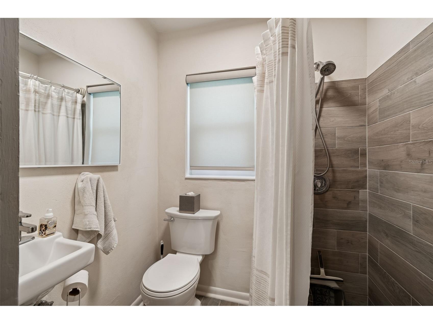 2000 Serpentine Circle S Saint Petersburg FL 33712 TB8470786 image35