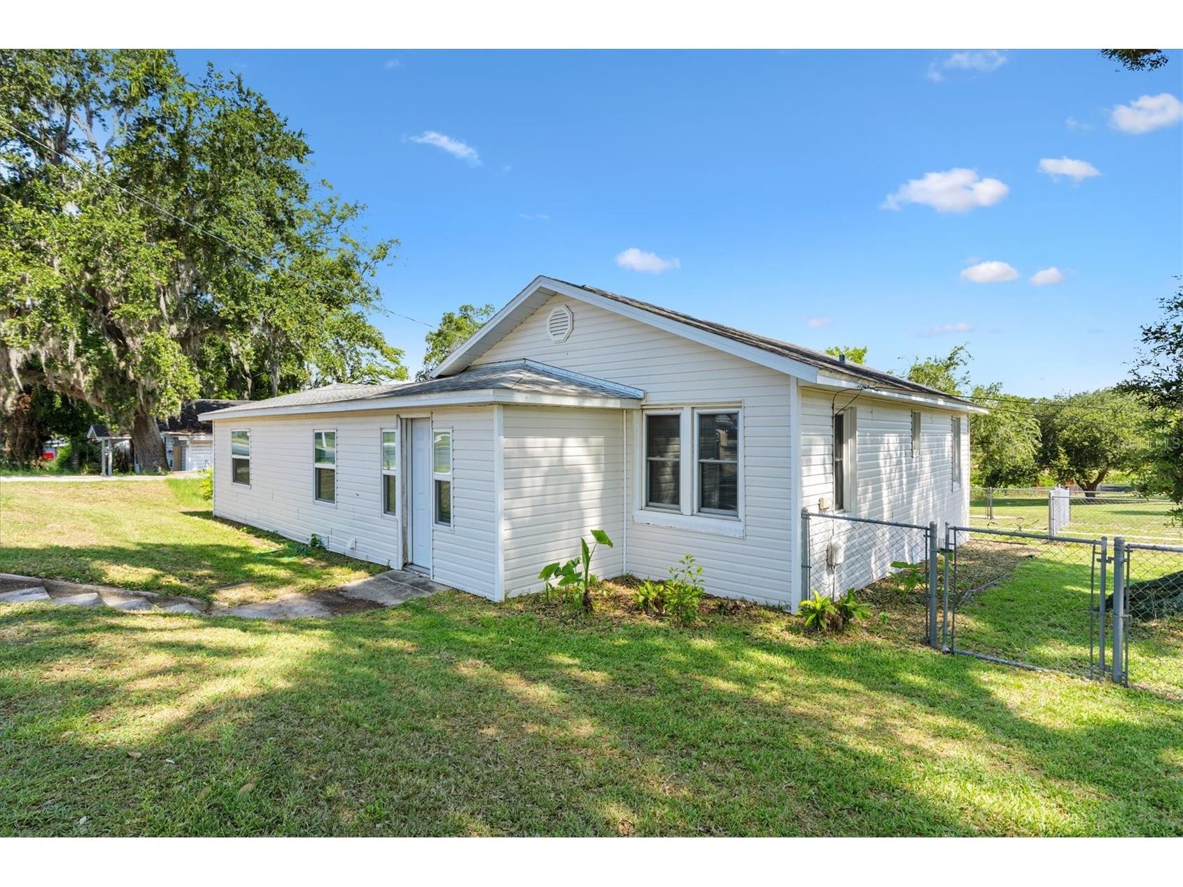 2000 South Street Leesburg FL 34748 - LAKE HOLLYWOOD G5114284 image1