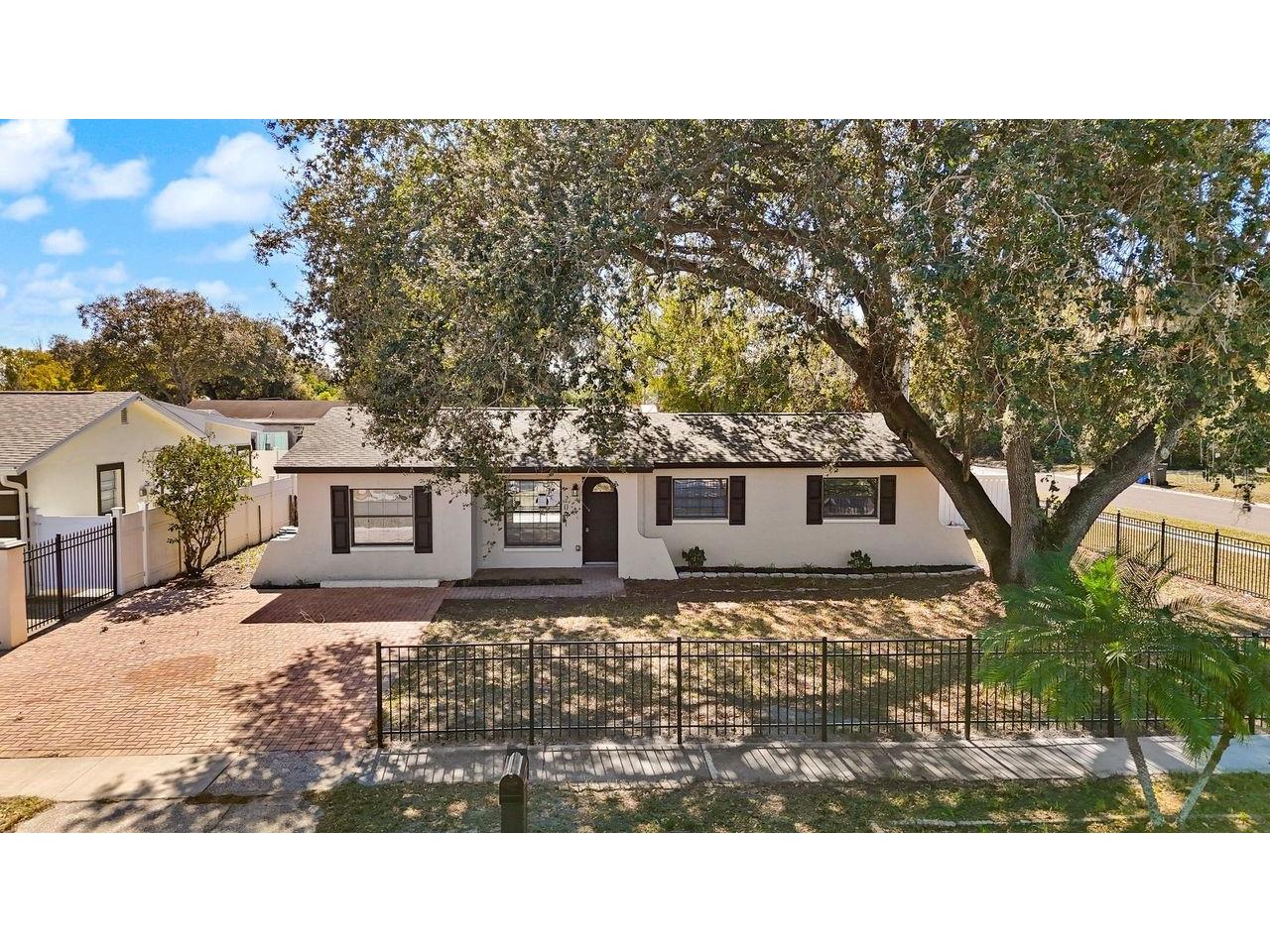 2001 Balfour Circle Tampa FL 33619 TB8468521 image1