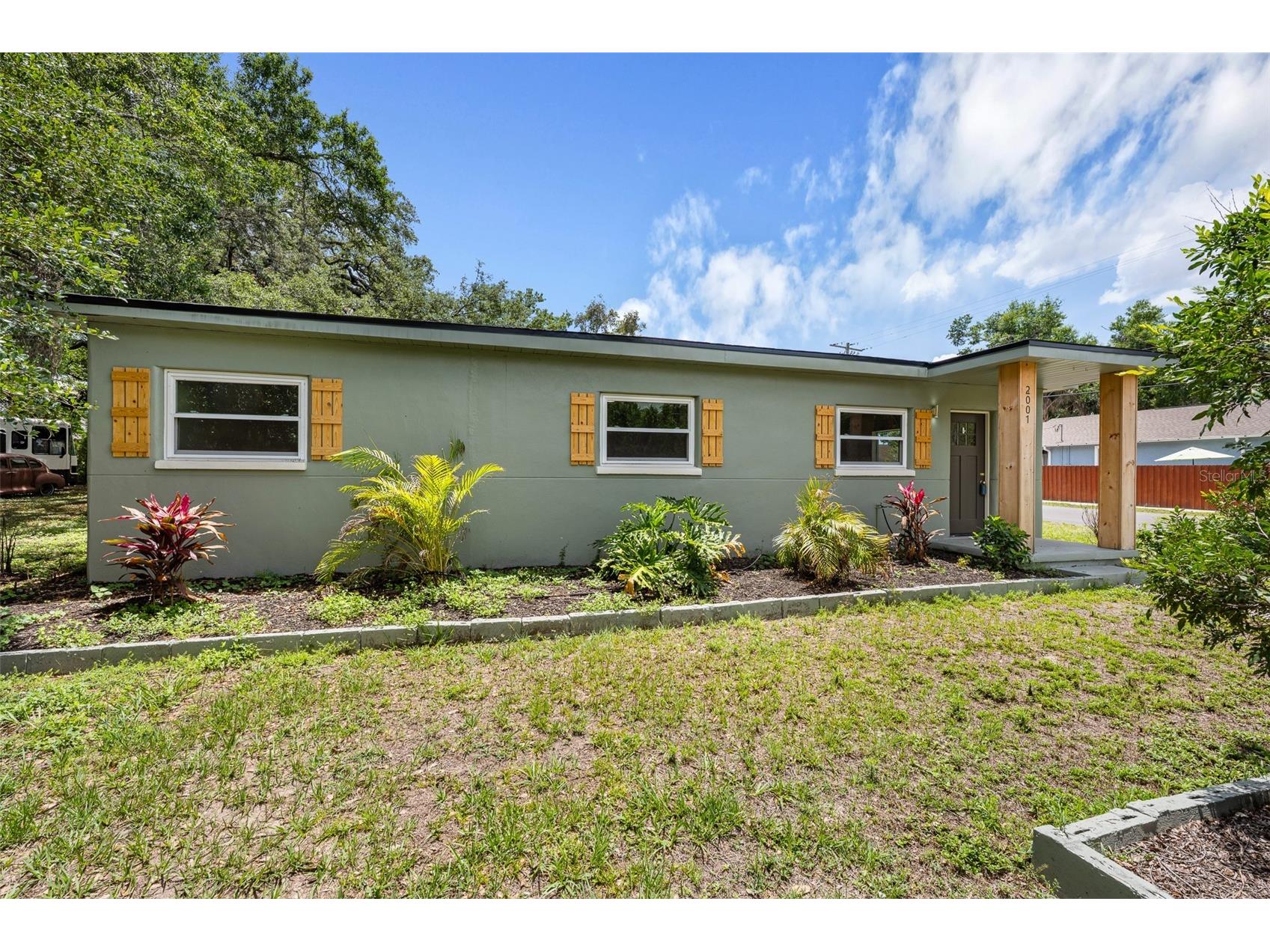 2001 E Powhatan Avenue Tampa FL 33610 TB8514051 image1