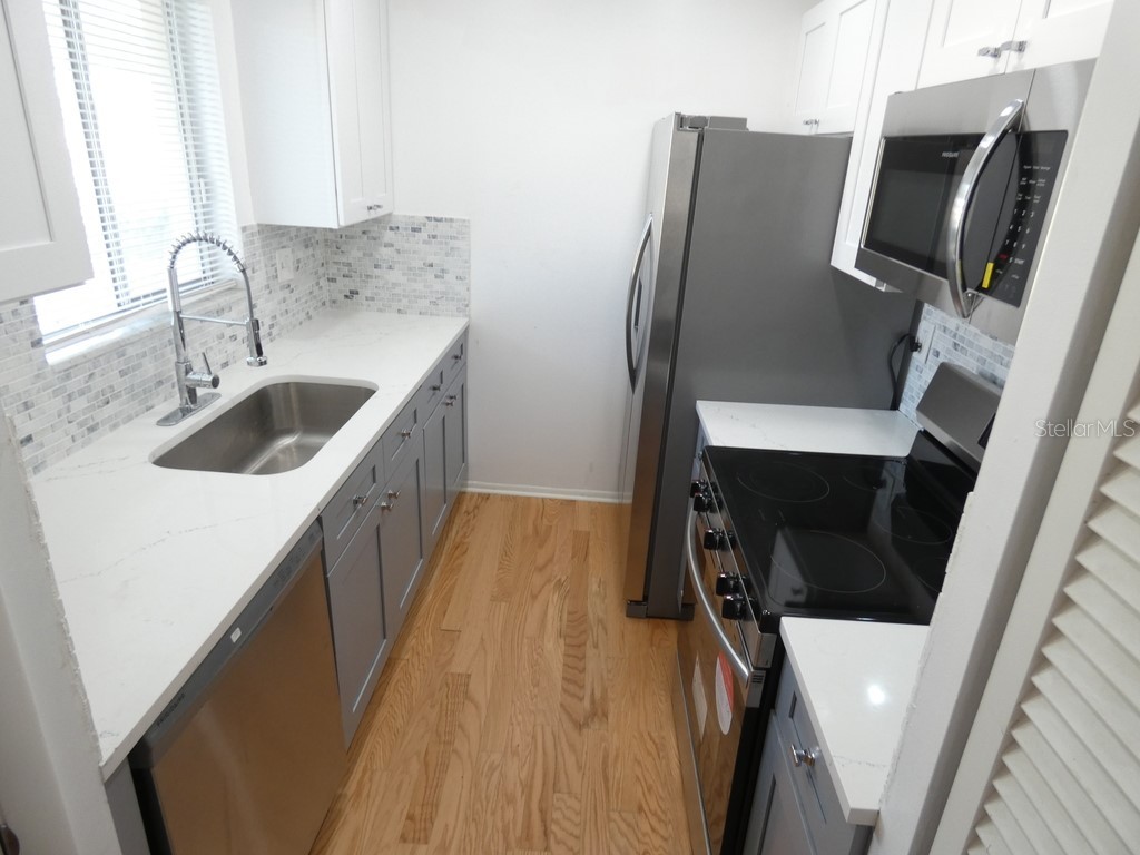 2001 Greenbriar Boulevard #13 Clearwater FL 33763 W7881767 image7