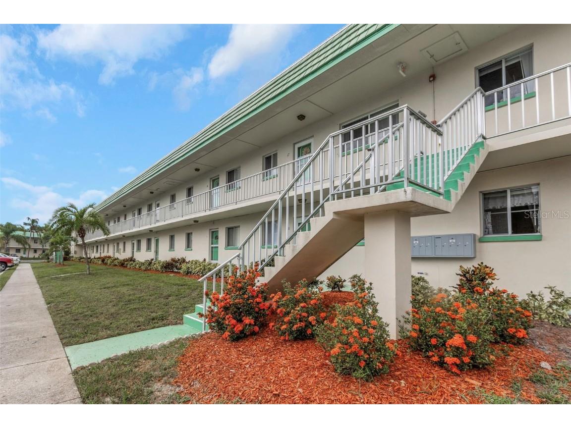 2001 Greenbriar Boulevard #17 Clearwater FL 33763 TB8409021 image1