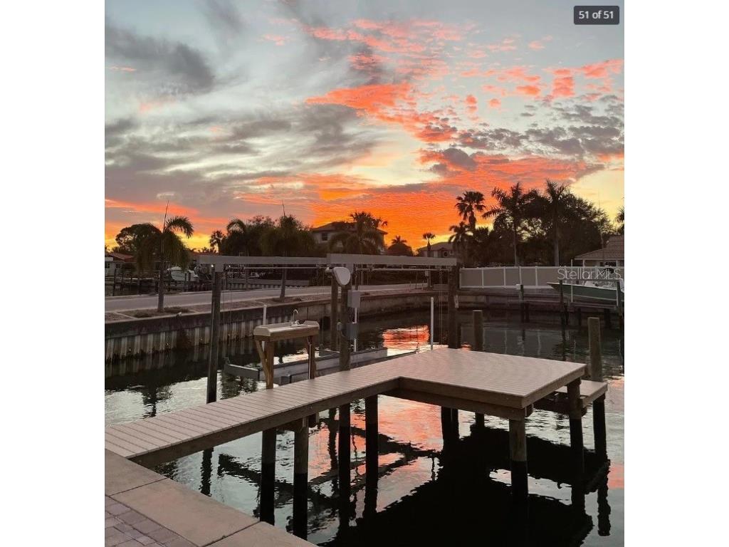 2001 Hawaii Avenue NE Saint Petersburg FL 33703 TB8430279 image1