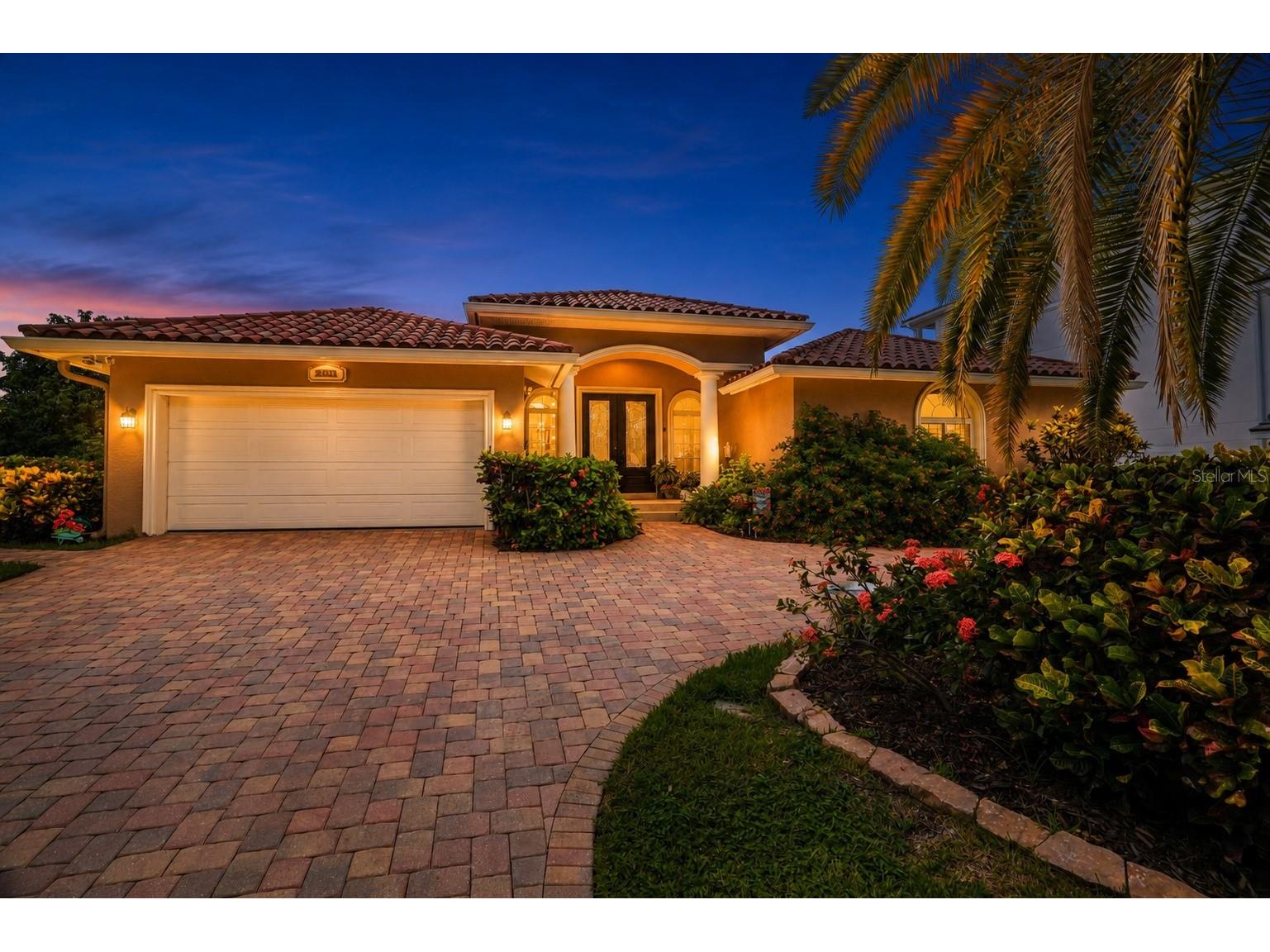 2001 Illinois Ave Ne Saint Petersburg FL 33703 - TAMPA BAY TB8526640 image1