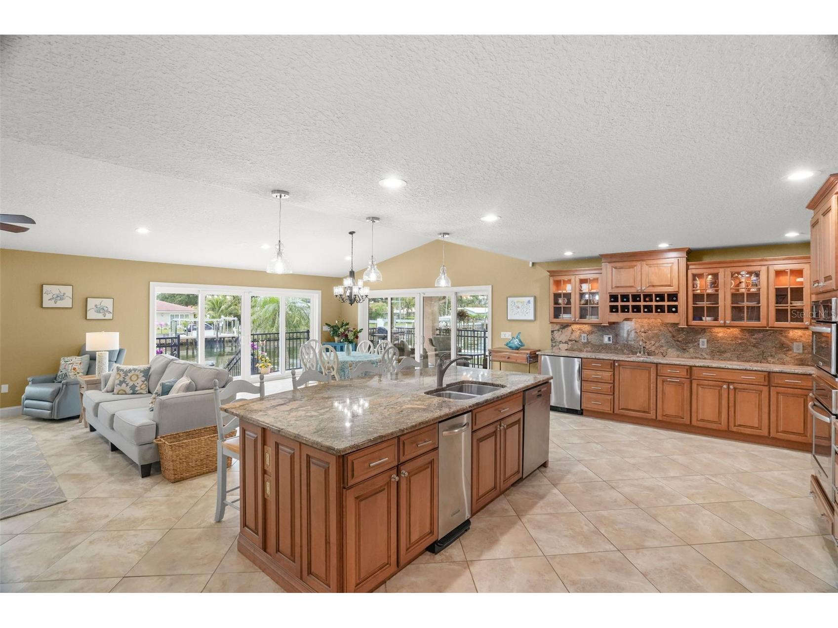 2001 Illinois Ave Ne Saint Petersburg FL 33703 - TAMPA BAY TB8526640 image15