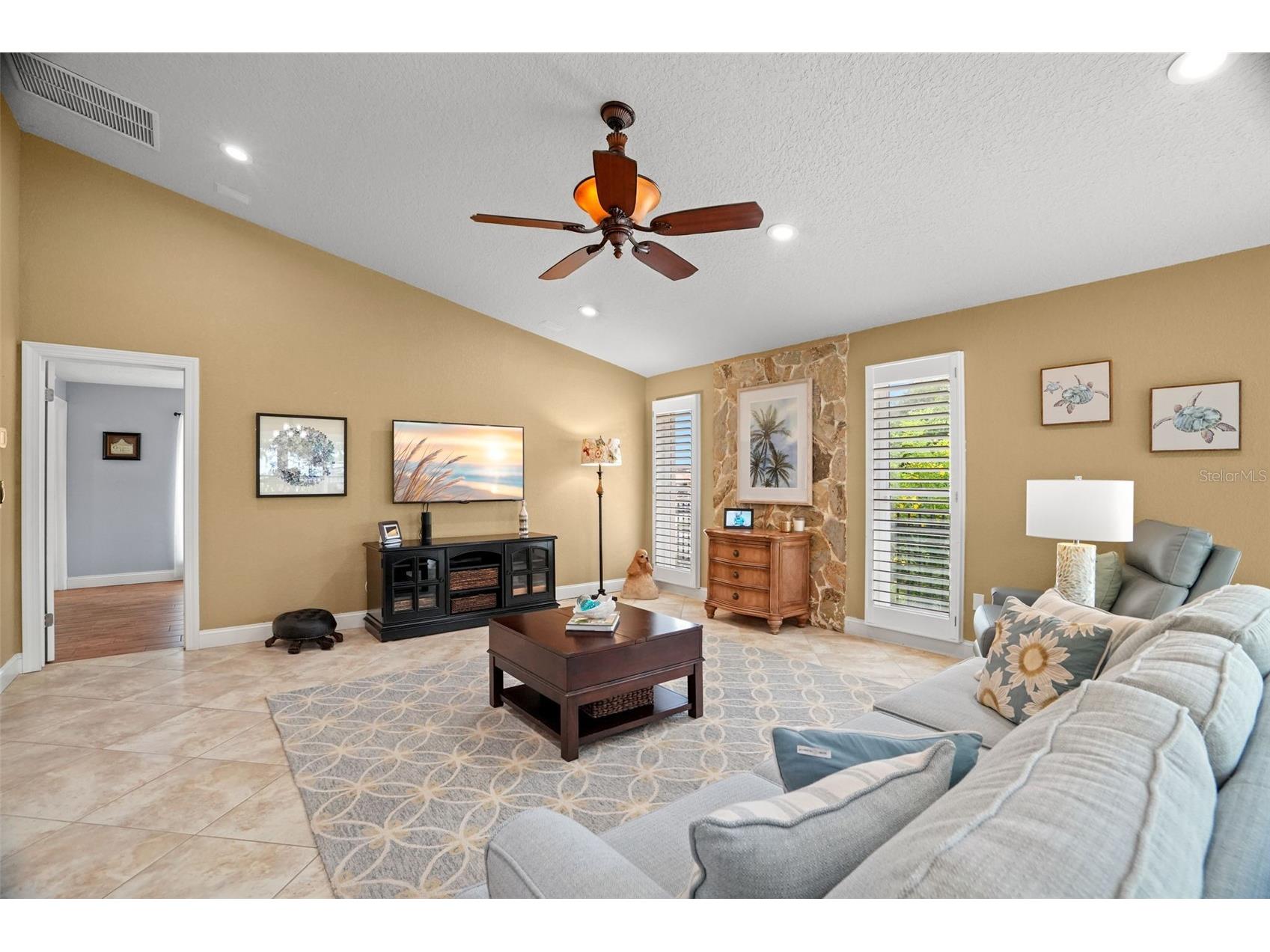 2001 Illinois Ave Ne Saint Petersburg FL 33703 - TAMPA BAY TB8526640 image21