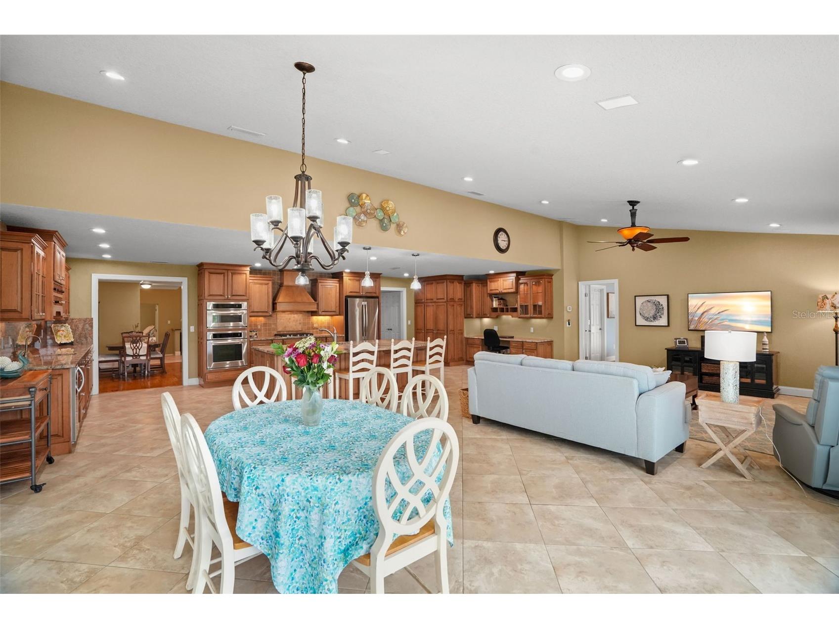 2001 Illinois Ave Ne Saint Petersburg FL 33703 - TAMPA BAY TB8526640 image24