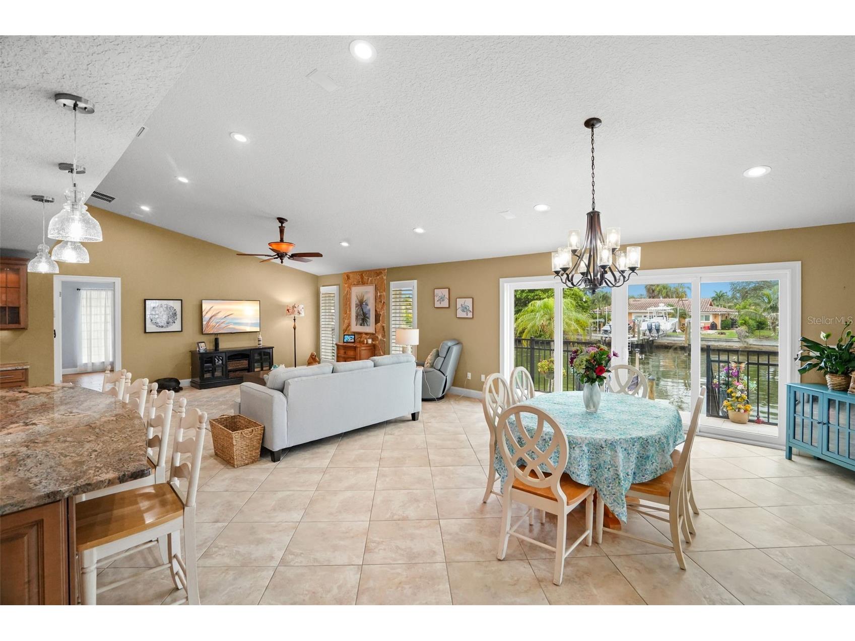 2001 Illinois Ave Ne Saint Petersburg FL 33703 - TAMPA BAY TB8526640 image25