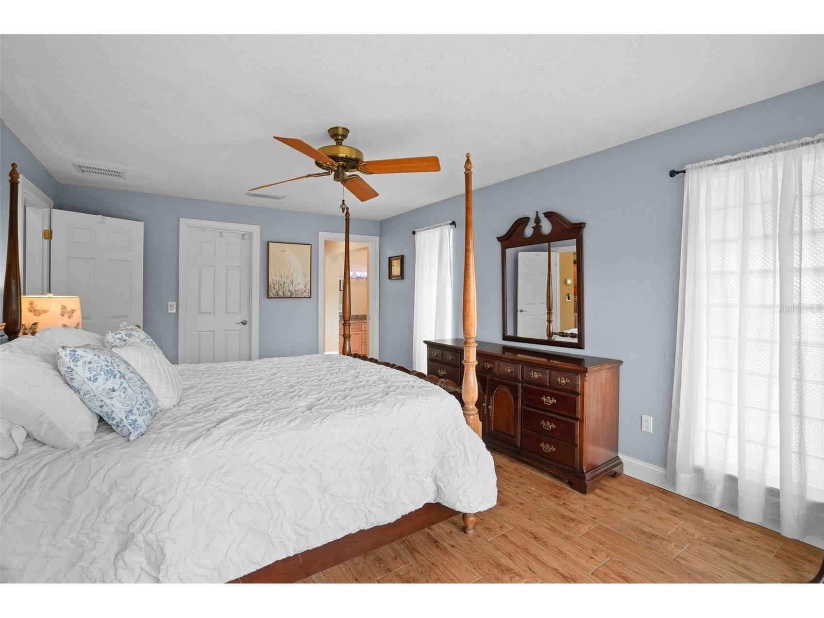 2001 Illinois Ave Ne Saint Petersburg FL 33703 - TAMPA BAY TB8526640 image27