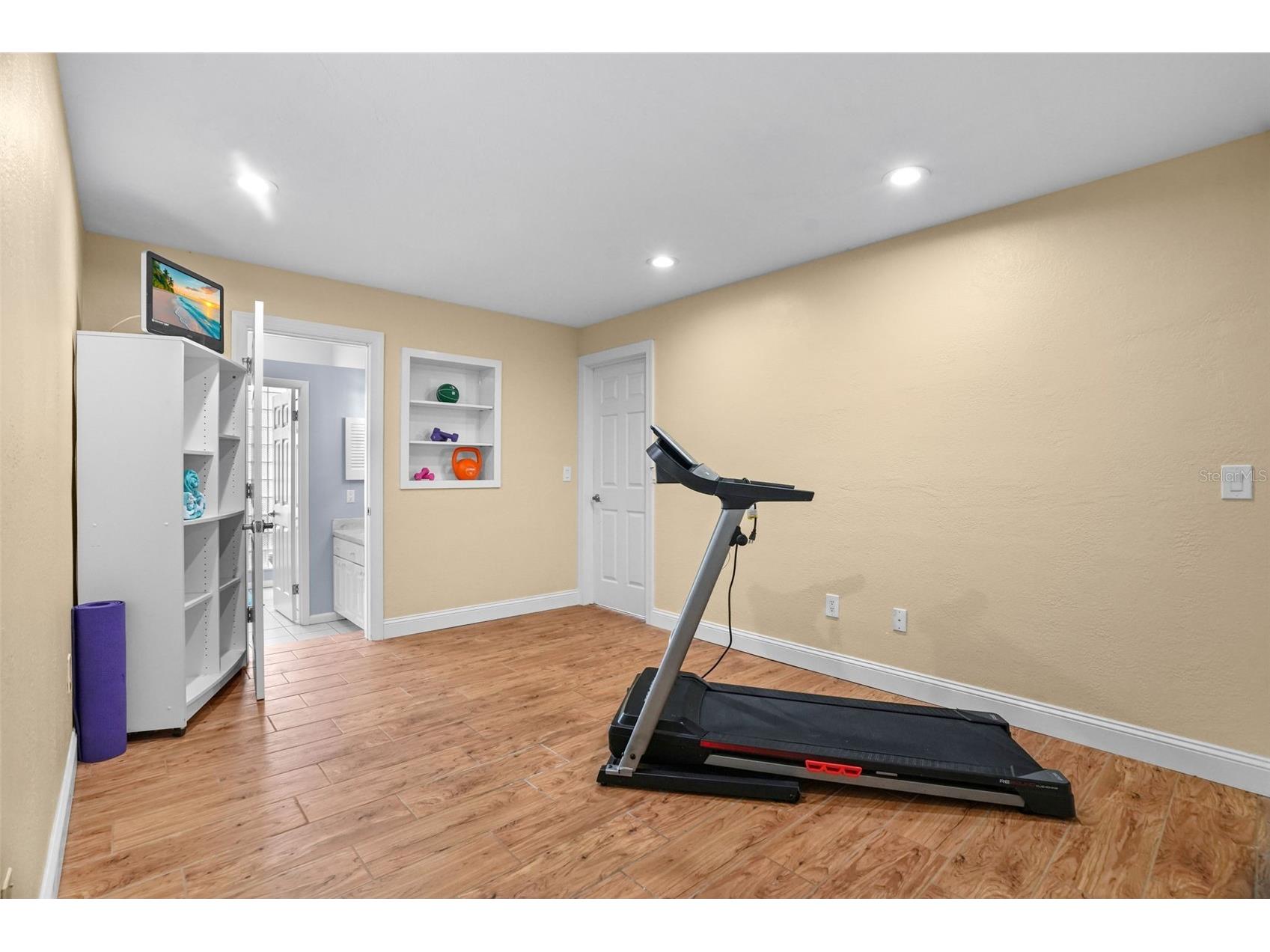 2001 Illinois Ave Ne Saint Petersburg FL 33703 - TAMPA BAY TB8526640 image34