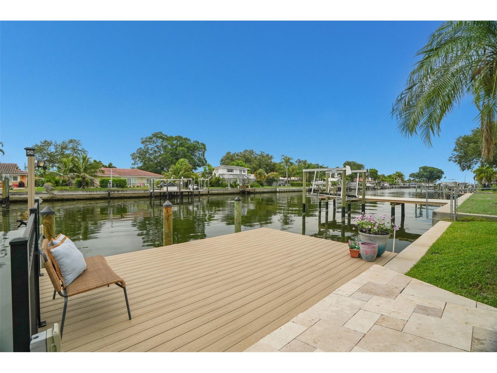 2001 Illinois Ave Ne Saint Petersburg FL 33703 - TAMPA BAY TB8526640 image51