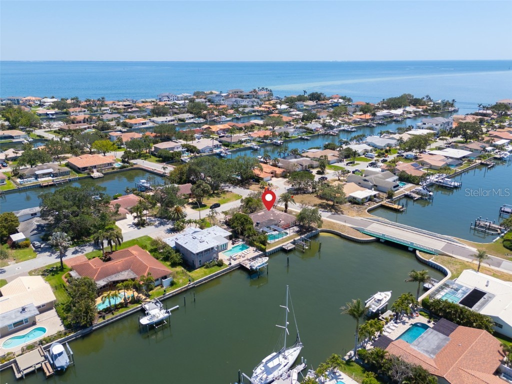 2001 Iowa Avenue NE Saint Petersburg FL 33703 TB8375812 image1