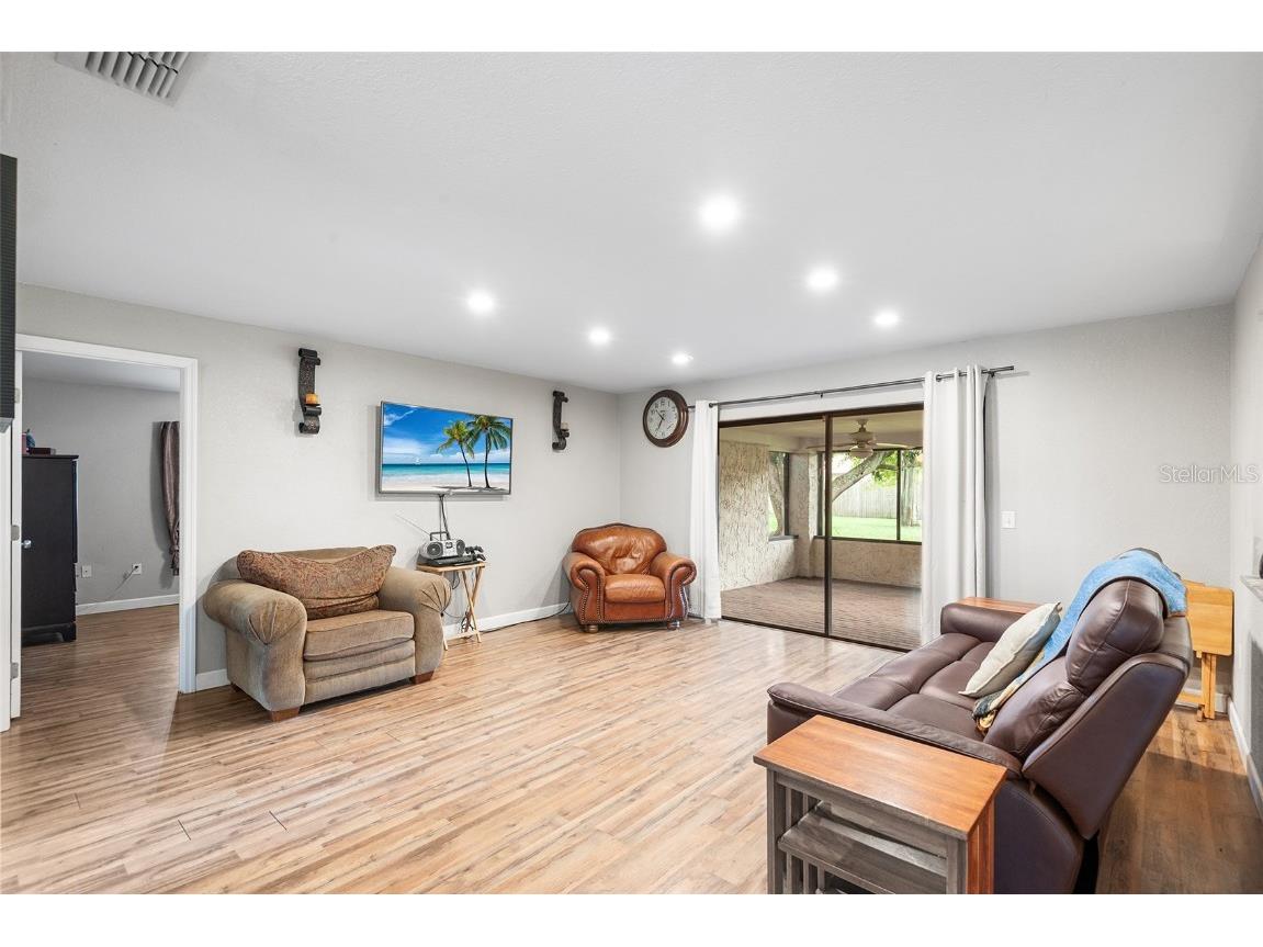 2002 Amesbury Drive Auburndale FL 33823 P4936524 image14