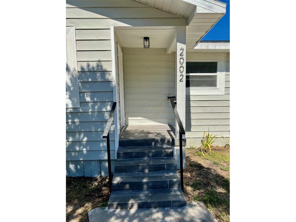 2002 E Hanna Avenue Tampa FL 33610 TB8447429 image1