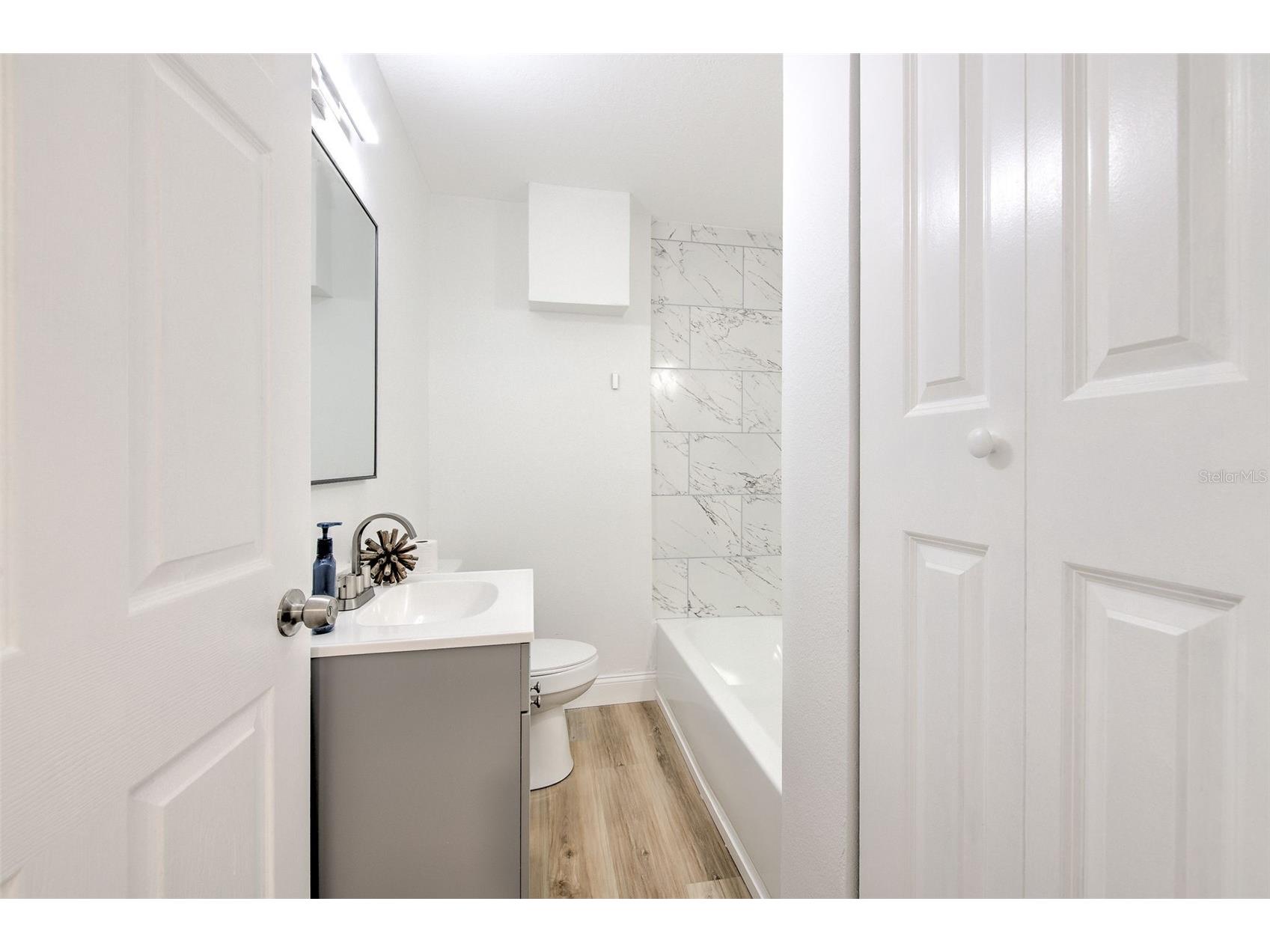 2002 E Hanna Avenue Tampa FL 33610 TB8494189 image15