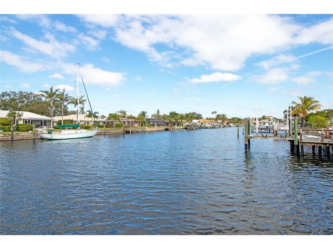 2003 Michigan Avenue NE Saint Petersburg FL 33703 - BAYOU GRANDE U8182742 image1