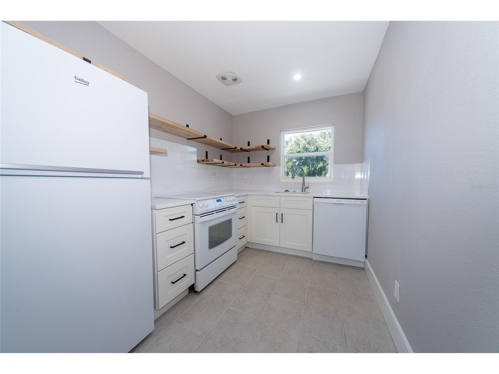 2004 1st Street SE Saint Petersburg FL 33705 TB8465913 image2