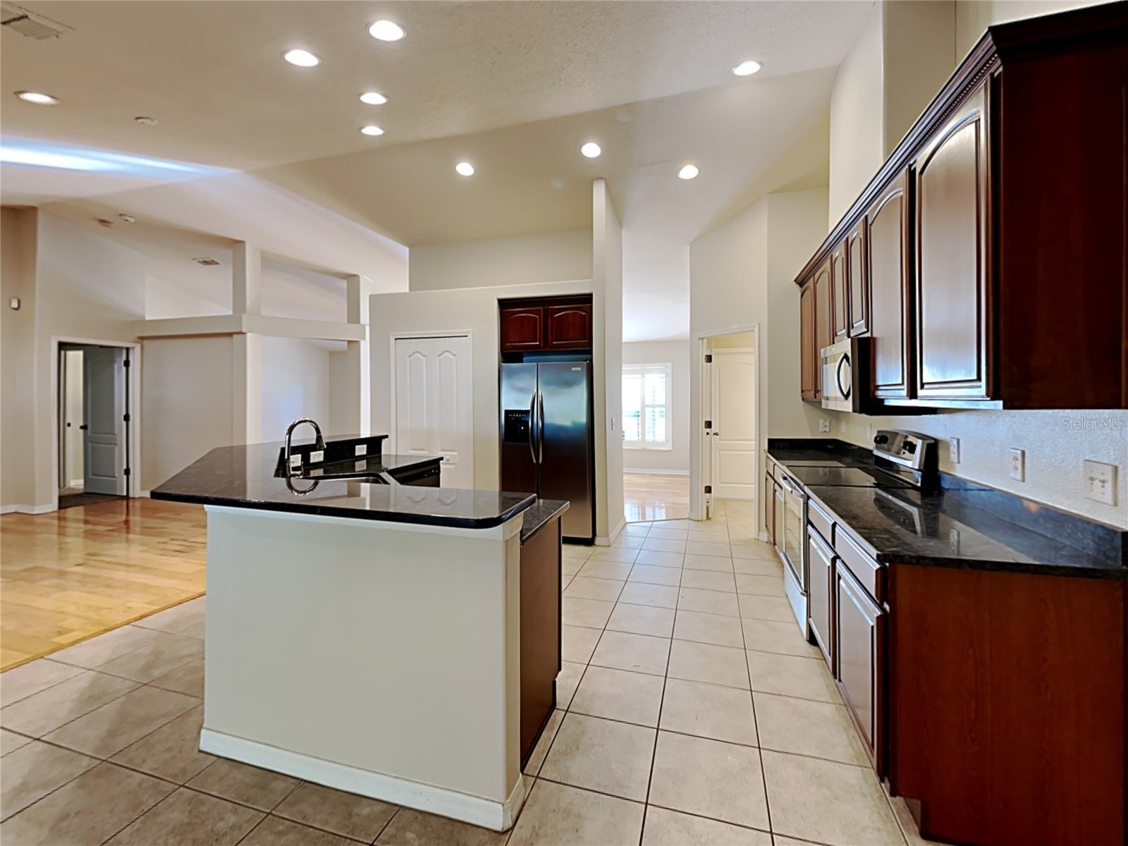 2004 Abbey Trace Drive Dover FL 33527 TB8488181 image10